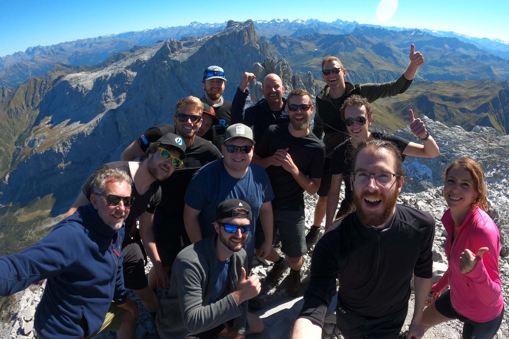 Whyellow Team Hiking 2